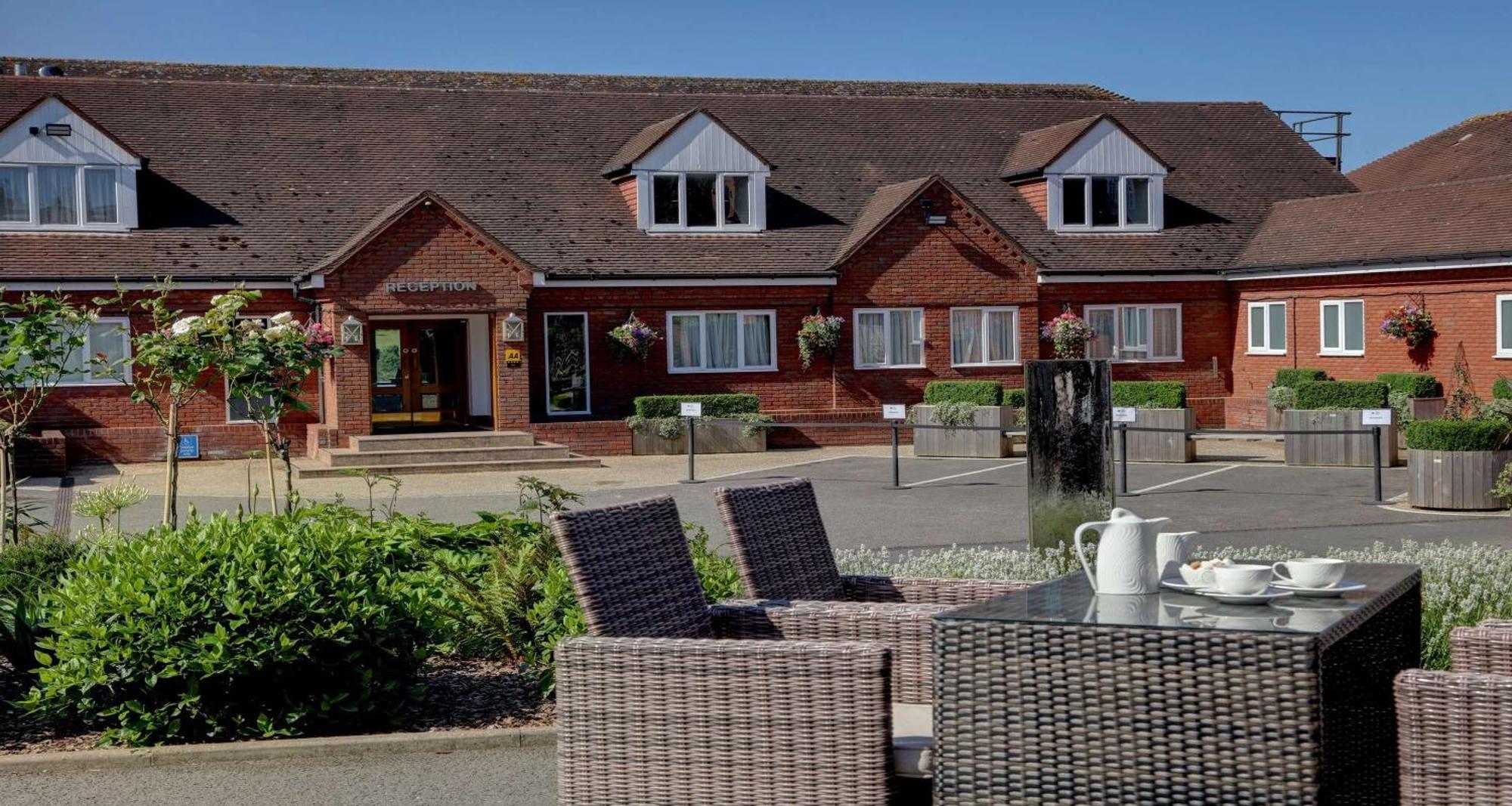 Windmill Village Hotel, Golf Club & Spa, BW Signature Collection Coventry Buitenkant foto